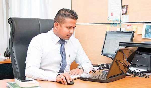 isura-sirisena-dailymirror-2015-11-30 Isura Sirisena